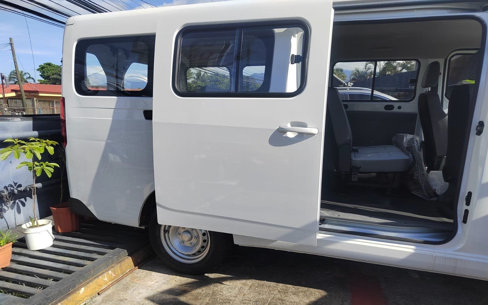 Wuling Yangguang 2025